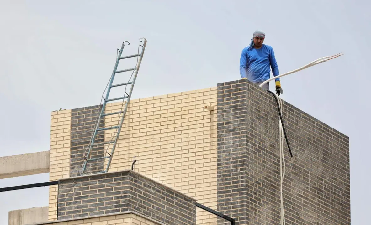  Archivo - Un operario trabajando en la construcci&oacute;n - Eduardo Parra - Europa Press - Archivo 