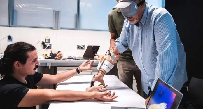  Nueva pr&oacute;tesis de mano que permite sentir calor 