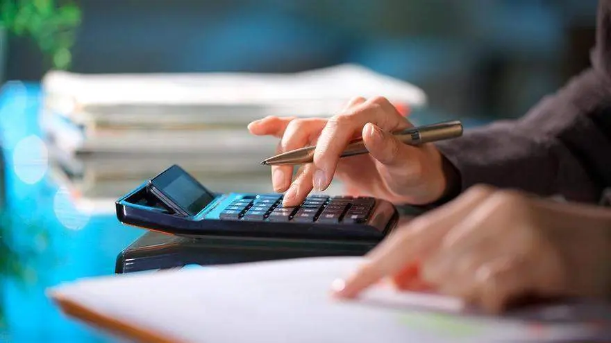  Aut&oacute;nomo haciendo cuentas 