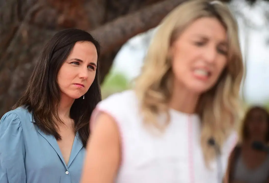  Archivo - La secretaria general de Podemos, Ione Belarra,detr&aacute;s de la vicepresidenta Yolanda D&iacute;az, l&iacute;der de Sumar - Iv&aacute;n Delgado - Europa Press - Archivo 