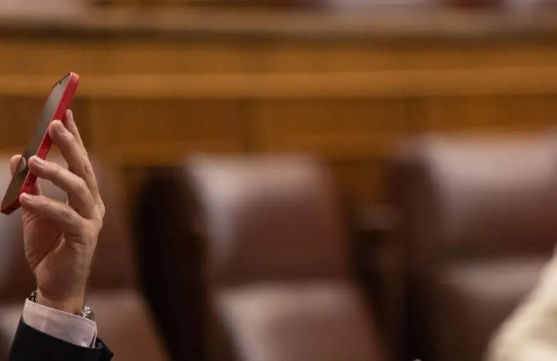  Un m&oacute;vil durante una sesi&oacute;n del Congreso 