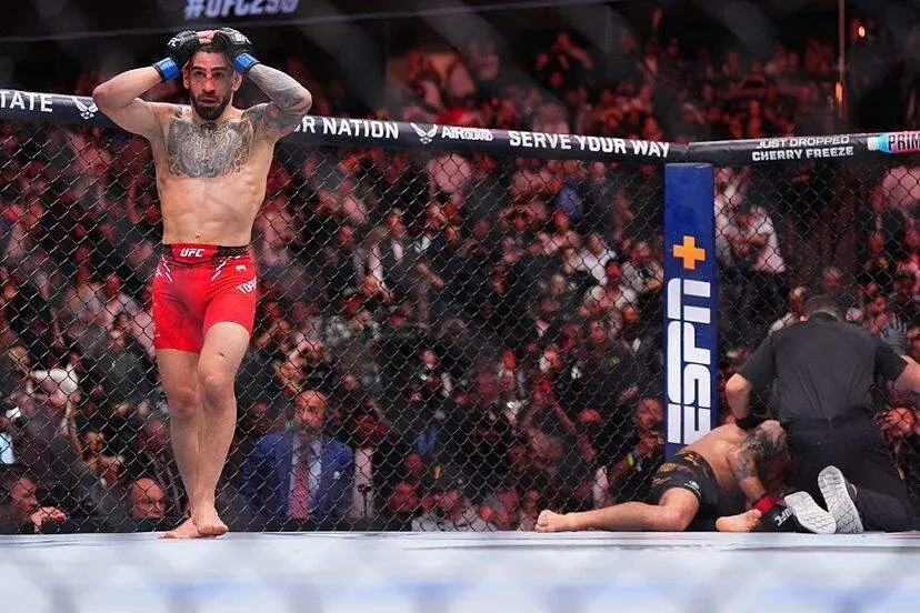  Ilia Topuria tras noquear a Alexander Volkanovski 