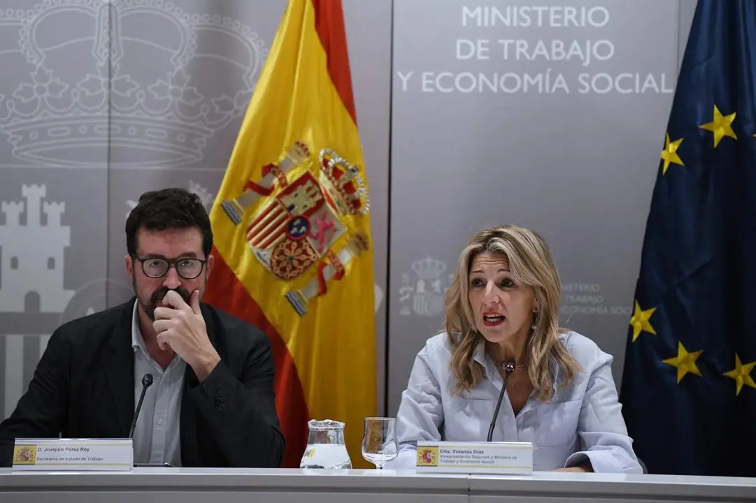  El secretario de Estado de Trabajo, Joaqu&iacute;n Rey y la vicepresidenta segunda y ministra de Trabajo y Econom&iacute;a Social, Yolanda D&iacute;az 