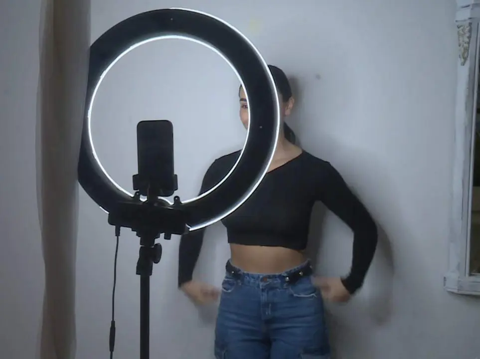  Influencer grabando un TikTok 