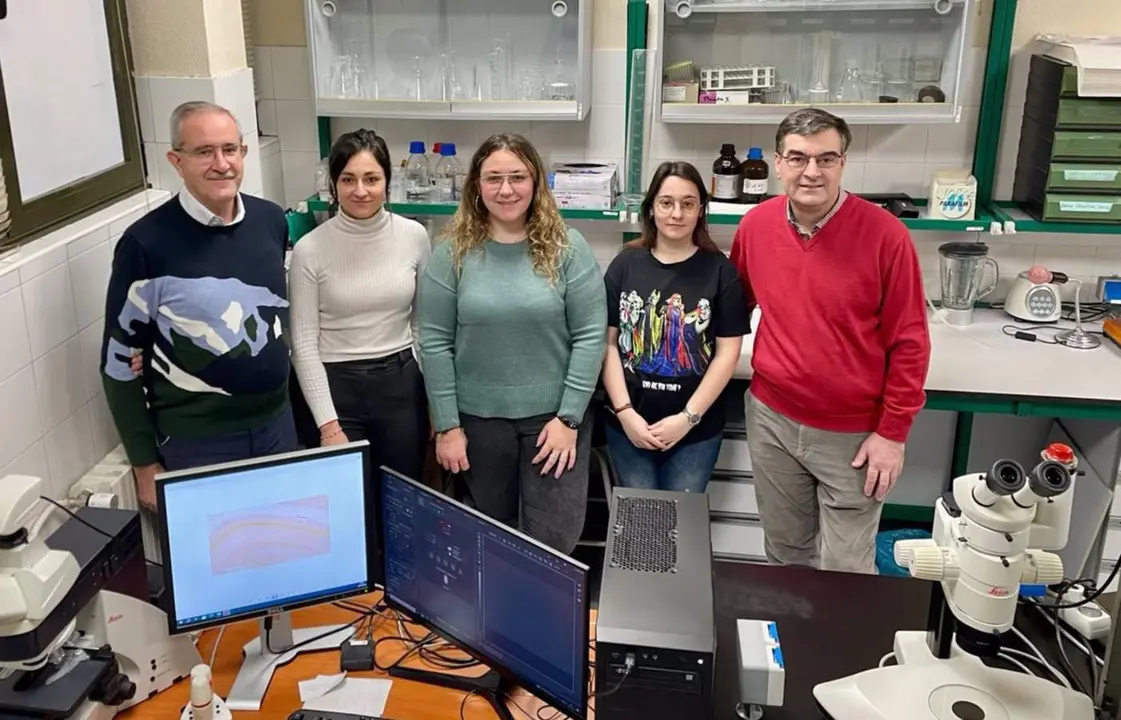  Llos investigadores Jorge Arias, Candela Zorzo, Alba Guti&eacute;rrez, Luc&iacute;a Rodr&iacute;guez y Juan &Aacute;ngel Mart&iacute;nez. - UNIVERSIDAD DE OVIEDO 