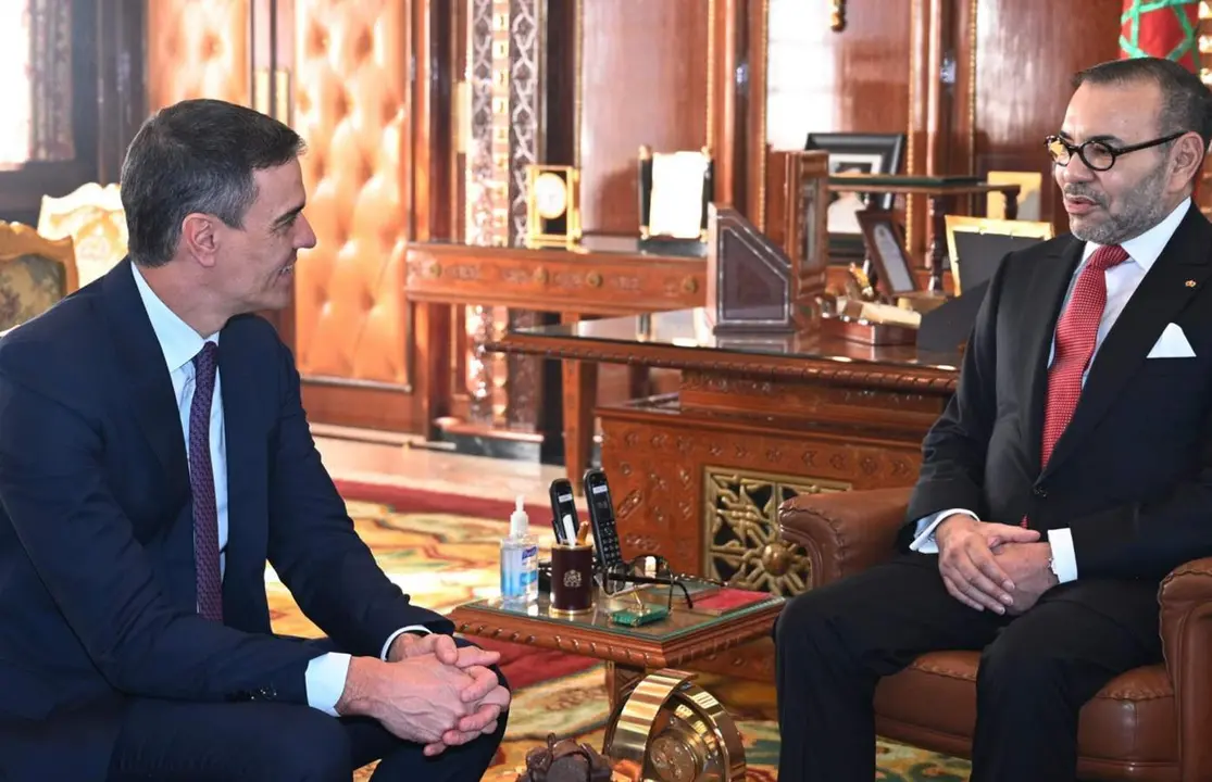  El presidente del Gobierno espa&ntilde;ol, Pedro S&aacute;nchez, es recibido por el Rey de Marruecos, Mohamed VI - Moncloa 
