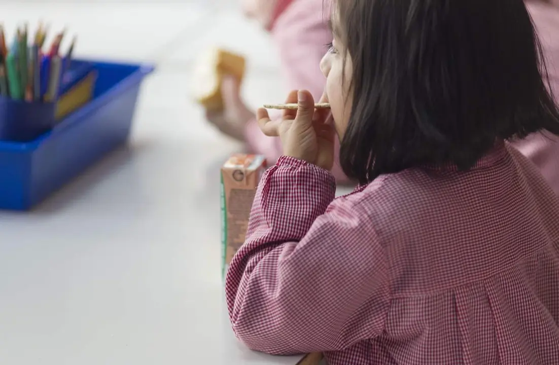  Archivo - Ni&ntilde;a desayunando - EUROPA PRESS - Archivo 