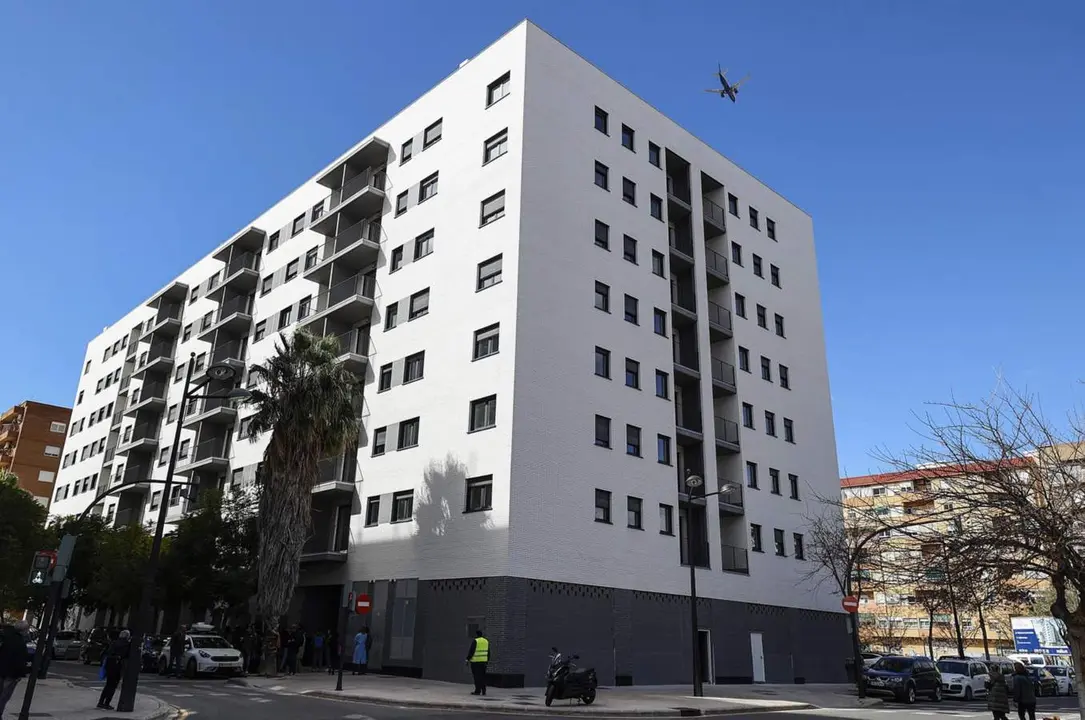  Fachada de las nuevas viviendas que se est&aacute;n acondicionando para los vecinos afectados por el incendio de Campanar. - Rober Solsona - Europa Press 