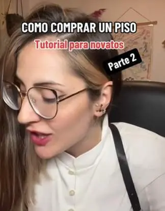  tiktoker explicando como comprar un piso 