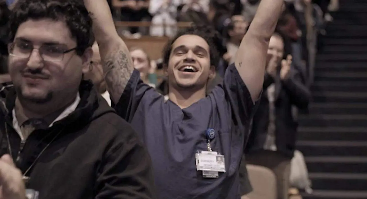  La facultad de medicina paga matr&iacute;culas 