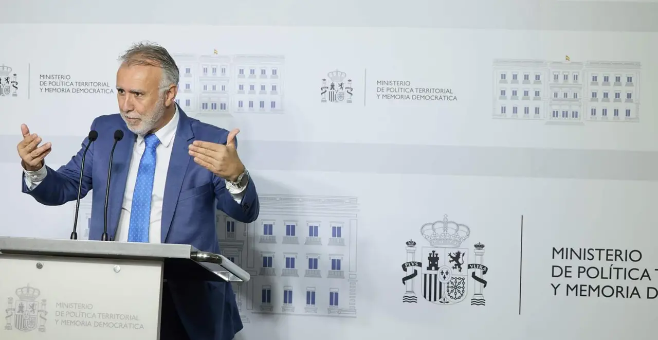  El ministro de Pol&iacute;tica Territorial y Memoria Democr&aacute;tica, &Aacute;ngel V&iacute;ctor Torres, ofrece una rueda de prensa para hacer balance de los acuerdos alcanzados con las comunidades aut&oacute;nomas en el Ministerio de Pol&iacute;tica Territorial y Memoria Democr&aacute;tica, a 15 de - Jes&uacute;s Hell&iacute;n - Europa Press 