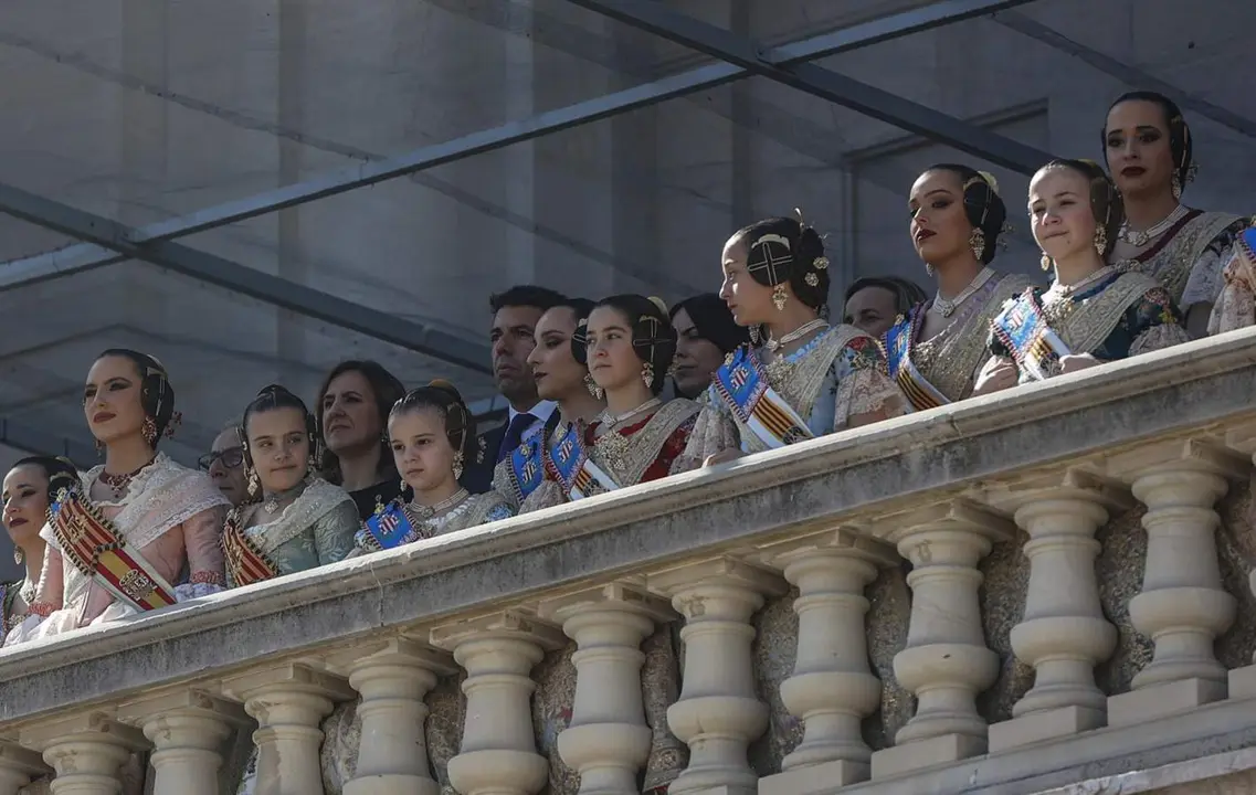  Minuto de silencio por las v&iacute;ctimas de Campanar antes de la primera masclet&agrave; de las Fallas 2024 - ROBER SOLSONA/EUROPA PRESS 