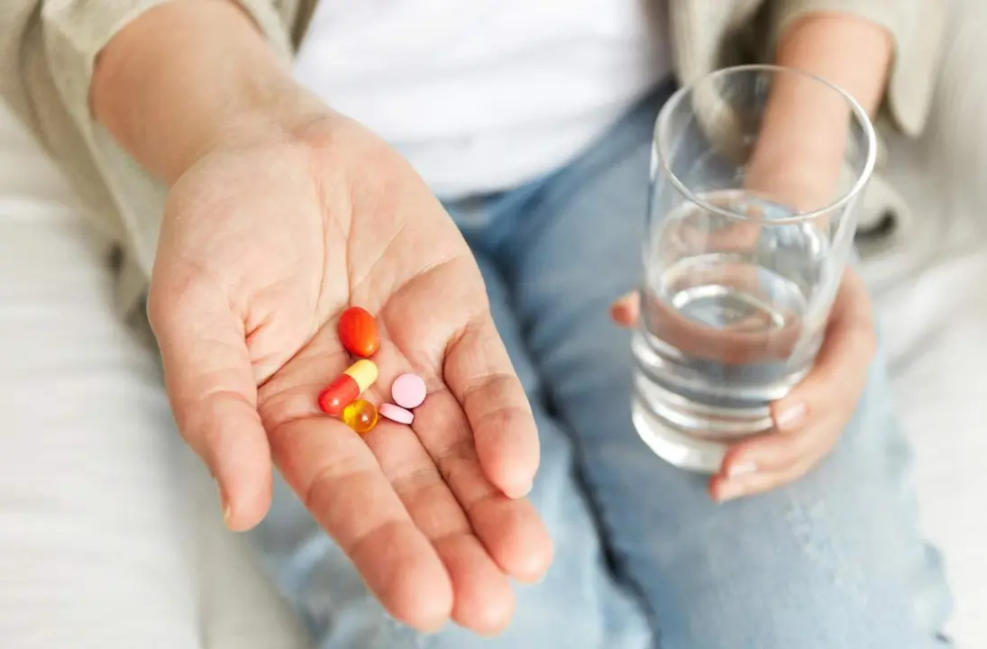  Archivo - Pastillas, analg&eacute;sicos, f&aacute;rmacos, antibi&oacute;tico. - FEFE - Archivo 