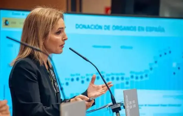  La ONT alega "ciertos cuestionamientos" con respecto al trasplante de un ri&ntilde;&oacute;n de cerdo a un humano realizado en EEUU<br><br><br>La directora de la Organizaci&oacute;n Nacional de Trasplantes (ONT), Beatriz Dom&iacute;nguez-Gil, ha alegado "ciertos cuestionamientos" con respecto al trasplante de un ri&ntilde;&oacute;n de cerdo a un humano que se ha realizado esta semana en Estados Unidos, ya que el ri&ntilde;&oacute;n es un &oacute;rgano "no vital", por lo que el paciente puede vivir con una terapia alternativa hasta que llega el donante.<br><br>Leer m&aacute;s: https://www.europapress.es/castilla-lamancha/noticia-ont-alega-ciertos-cuestionamientos-respecto-trasplante-rinon-cerdo-humano-realizado-eeuu-20240321192330.html<br><br>(c) 2024 Europa Press. Est&aacute; expresamente prohibida la redistribuci&oacute;n y la redifusi&oacute;n de este contenido sin su previo y expreso consentimiento. 