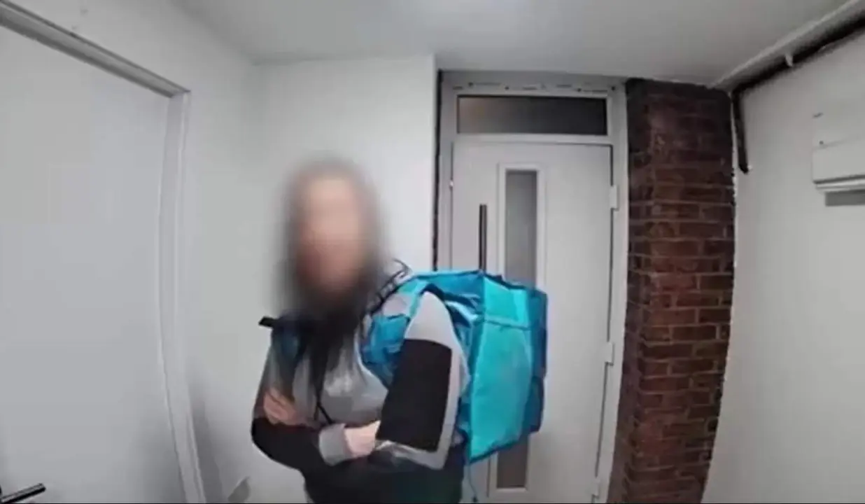  La mujer repartidora al descubrir la infidelidad 