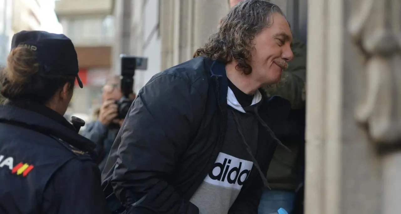  Archivo - Imagen de archivo de Sito Mi&ntilde;anco a su llegada a un juzgado de Cambados. - Cambados - Archivo 