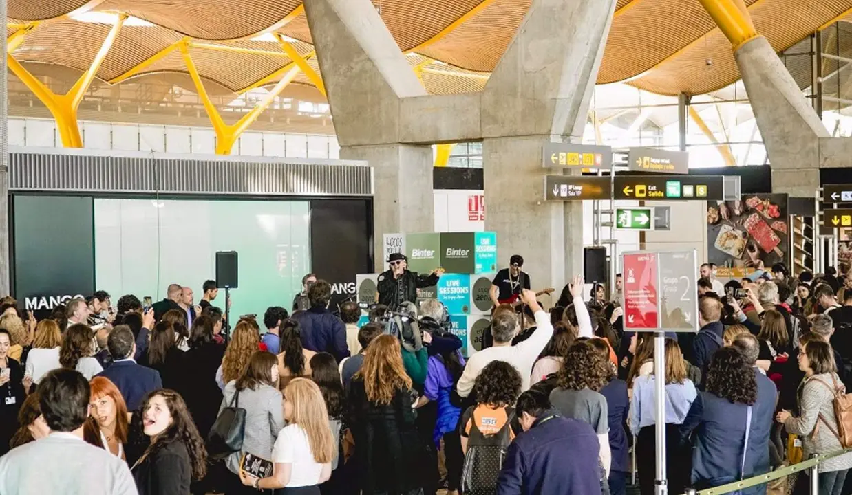 Terminal T4 del aeropuerto Adolfo Su&aacute;rez Madrid Barajas. - LOCOS POR LA M&Uacute;SICA 