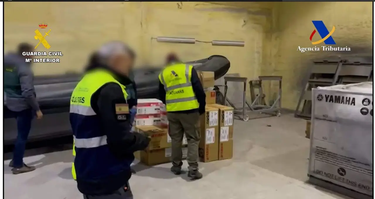  Imagen de un registro dentro de la operaci&oacute;n 'Vodka' contra fabricantes de narcolanchas en Ourense y Pontevedra para grupos del Estrecho - GUARDIA CIVIL 