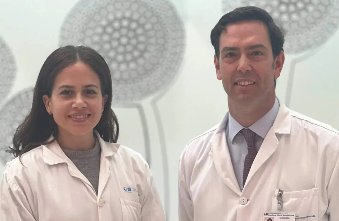  Los doctores Pablo Garc&iacute;a Pav&iacute;a y Eva Cabrera, del Hospital Puerta de Hierro de Majadahonda - HOSPITAL PUERTA DE HIERRO DE MAJADAHONDA 