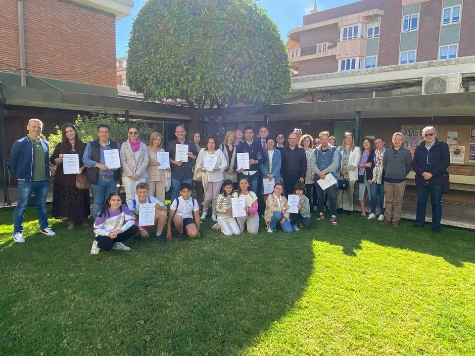  Peri&oacute;dicos y Revistas Escolares 