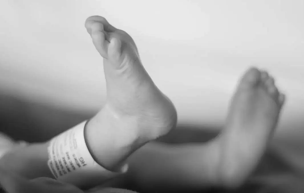  Pies de un beb&eacute; 