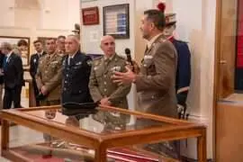  El Suboficial Mayor presenta la exposici&oacute;n | Ej&eacute;rcito de Tierra 