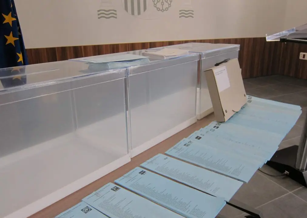  Archivo - Papeletas azules al Parlamento Europeo - EUROPA PRESS - Archivo 