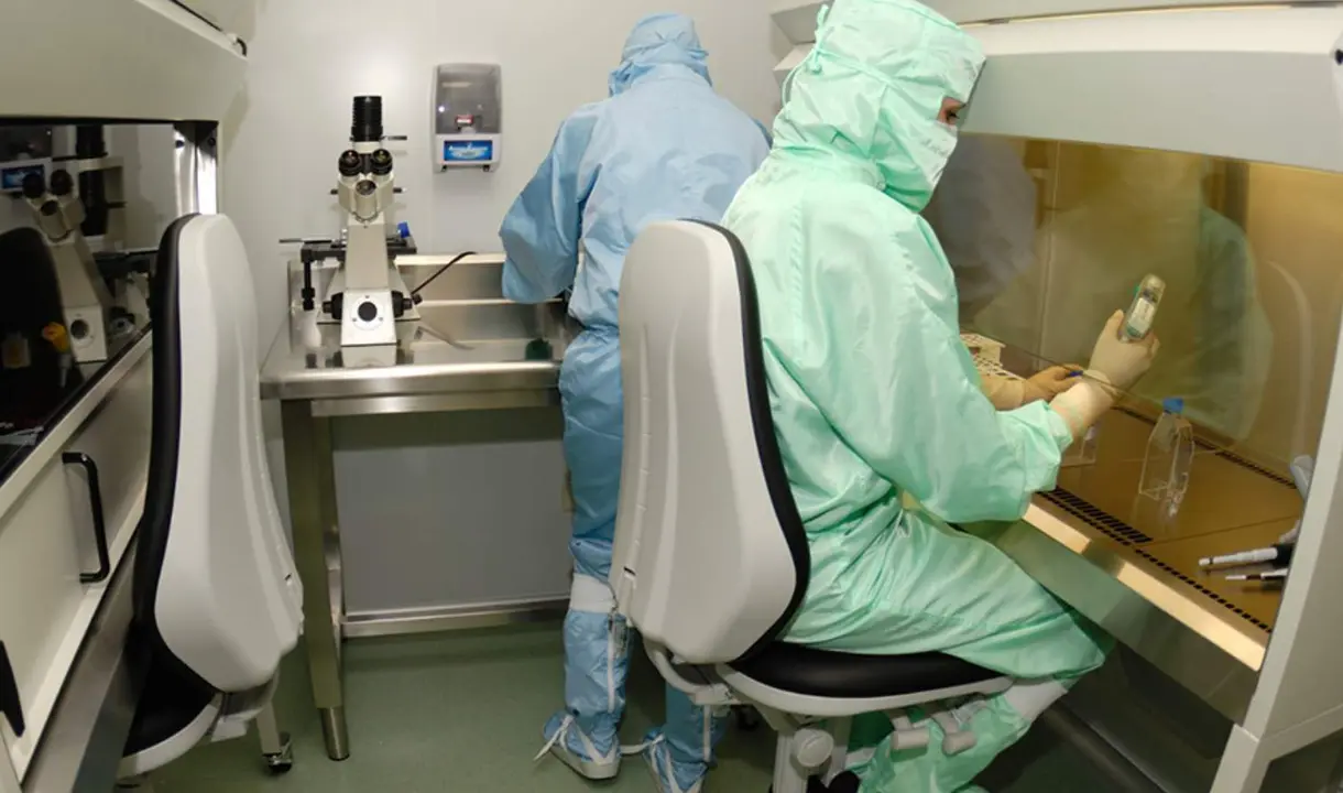  Investigadores del primer ensayo cl&iacute;nico con tejido artificial en el que participar&aacute;n 15 pacientes pedi&aacute;tricos afectado de fisura labiopalatina. 