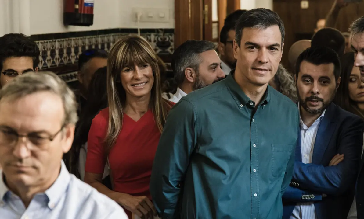  El presidente del Gobierno en funciones, Pedro S&aacute;nchez, junto a su mujer, Bego&ntilde;a G&oacute;mez - Carlos Lujan / Europa Press 