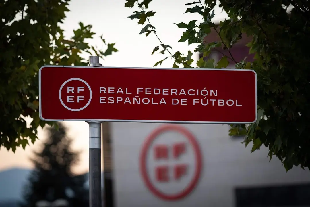  Cartel de la sede de la Real Federaci&oacute;n Espa&ntilde;ola de F&uacute;tbol 