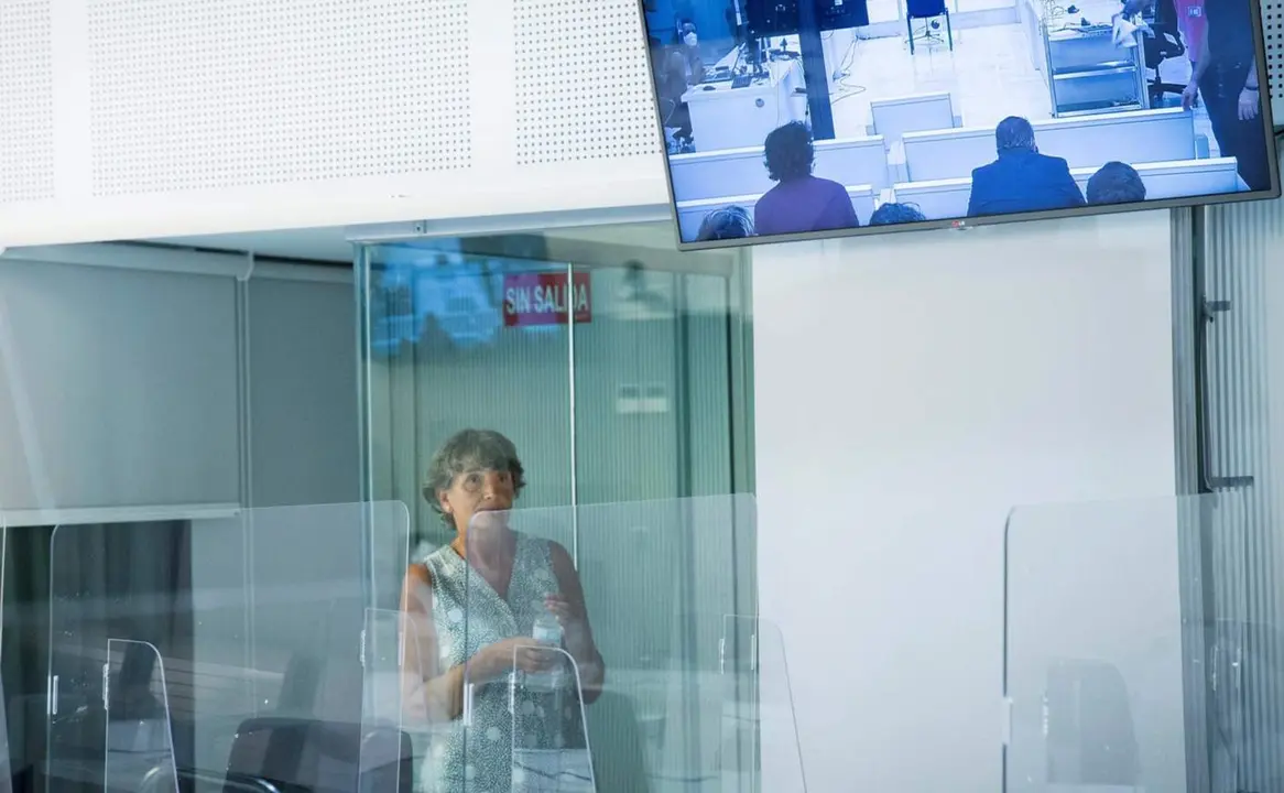  Archivo - La exjefa de ETA Mar&iacute;a Soledad Iparragirre, alias 'Anboto' y una de las voces del video que anunci&oacute; la disoluci&oacute;n de la banda terrorista, minutos antes del comienzo del primero de los 12 juicios que tiene pendientes en Espa&ntilde;a, despu&eacute;s de que fue - Pool - Archivo 