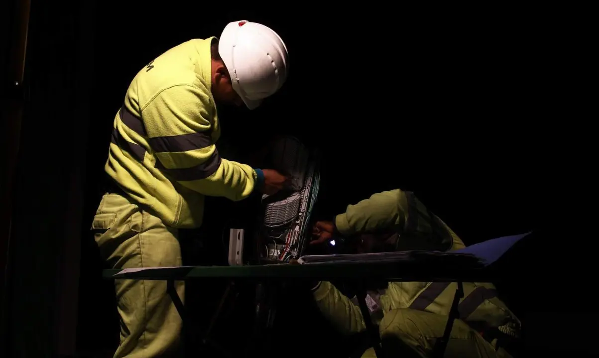  Archivo - Obreros trabajando - EUROPA PRESS - Archivo 