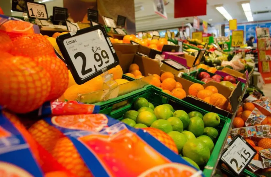  Archivo - Consumo, precio, precios, IPC, supermercado, alimentos, compras, comprar, comprando, frutas, fruter&iacute;a, verduras - EUROPA PRESS - Archivo 