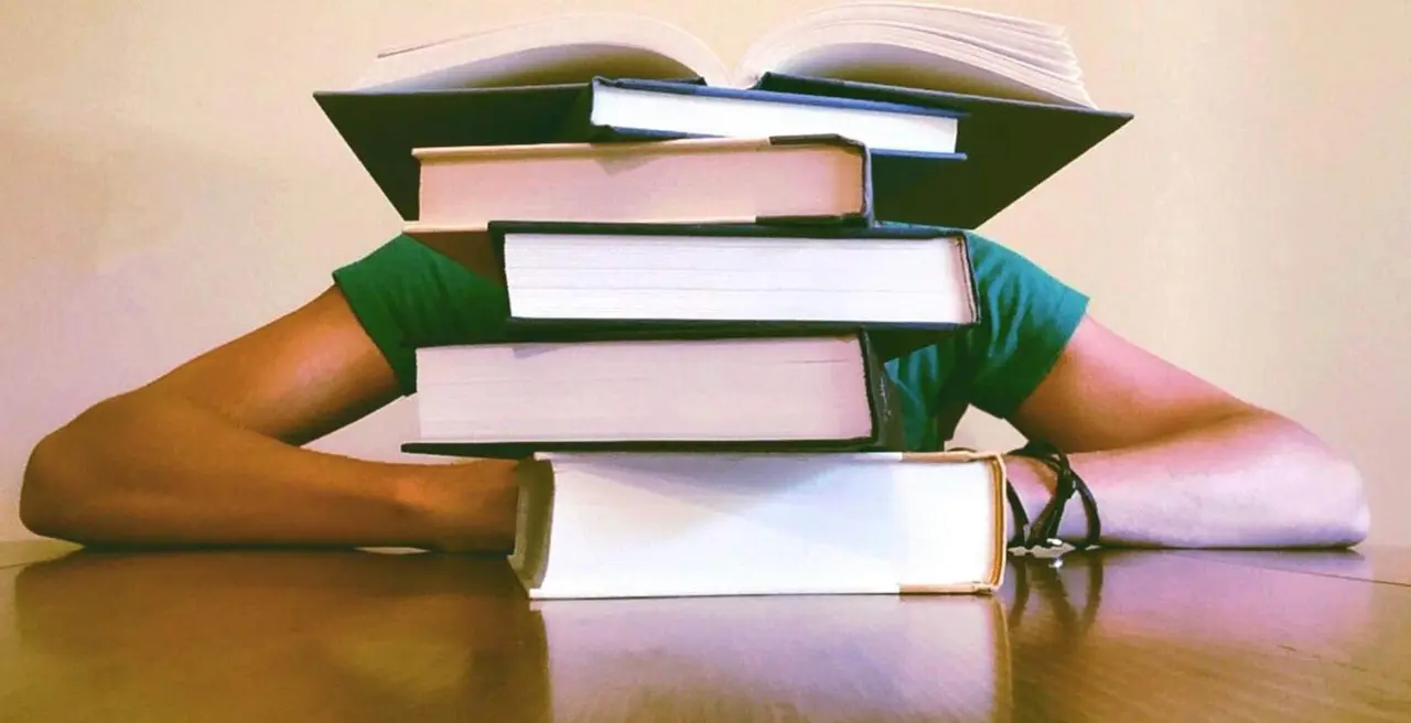  Un informe de un equipo cient&iacute;fico de la Universidad de Sevilla ha detectado tras cuatro a&ntilde;os de estudio que las chicas en secundaria tienen un estr&eacute;s escolar m&aacute;s elevado que los chicos. - UNIVERSIDAD DE SEVILLA 