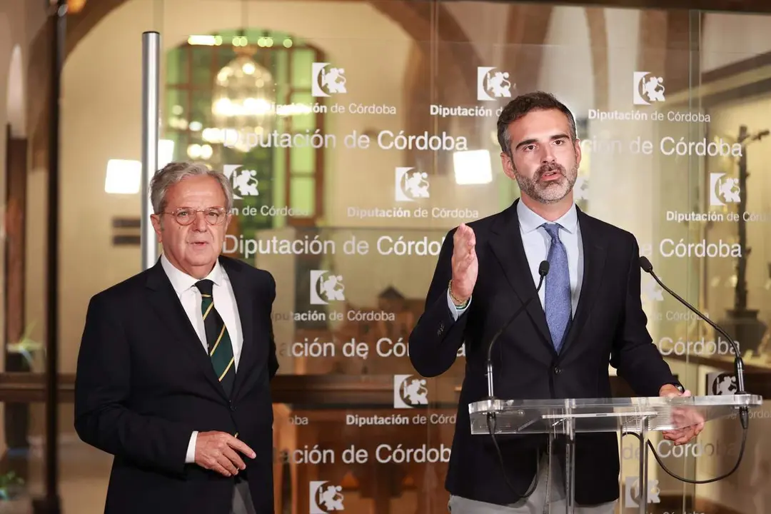  El consejero de Sostenibilidad, Medio Ambiente y Econom&iacute;a Azul, Ram&oacute;n Fern&aacute;ndez-Pacheco, junto al presidente de la Diputaci&oacute;n de C&oacute;rdoba, Salvador Fuentes. - Europa Press 