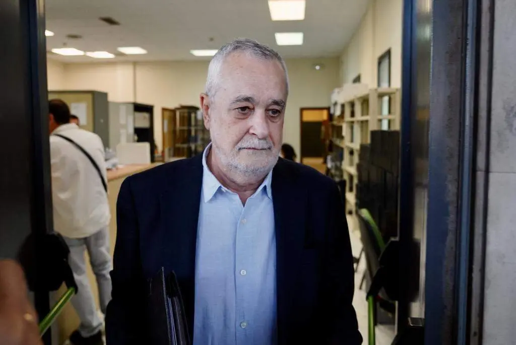  El expresidente de la Junta de Andaluc&iacute;a, Jos&eacute; Antonio Grin&aacute;n llegando a los juzgados a 18 de mayo de 2023 en Sevilla 