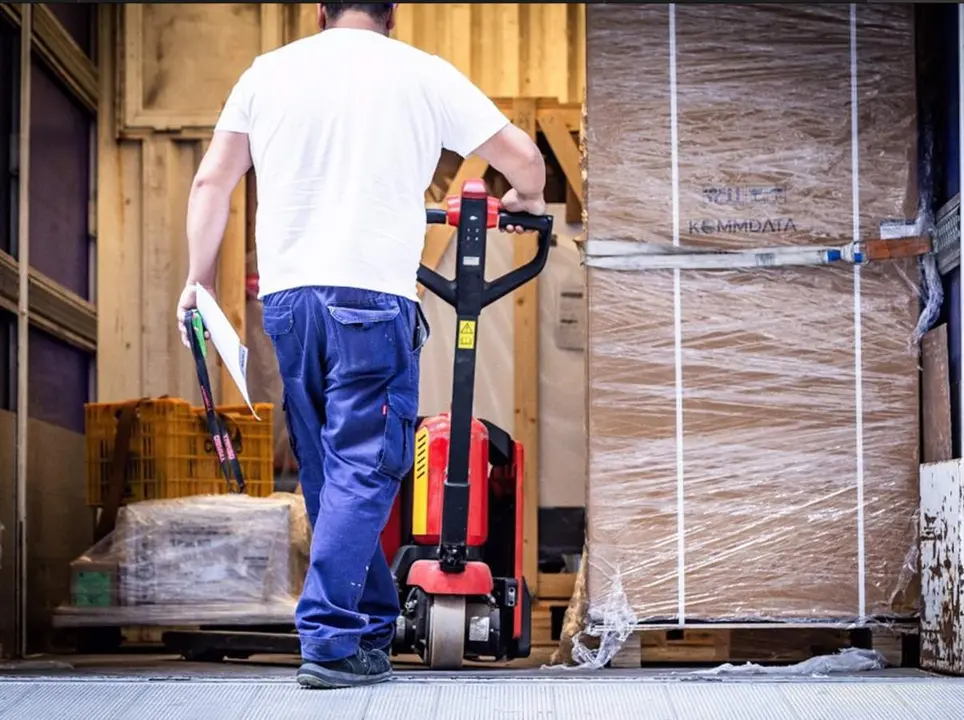  Trabajador, persona trabajando - MINISTERIO DE TRABAJO Y ECONOM&Iacute;A SOCIAL 