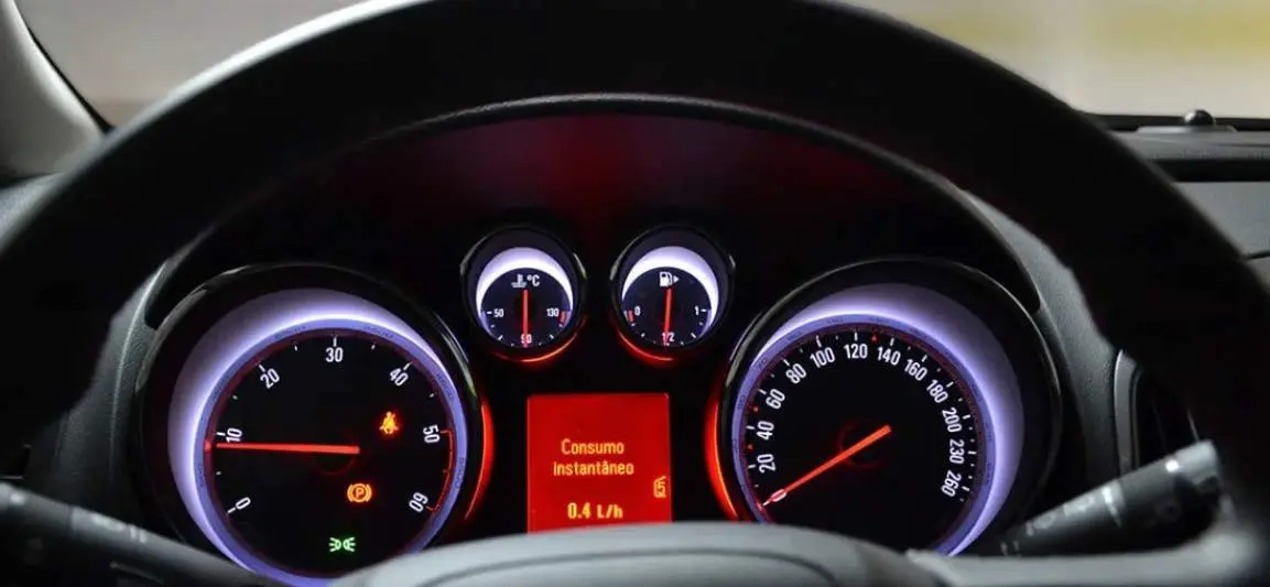  &iexcl;Atenci&oacute;n a los chivatos!<br>Cinco testigos luminosos que te pueden sorprender en verano 