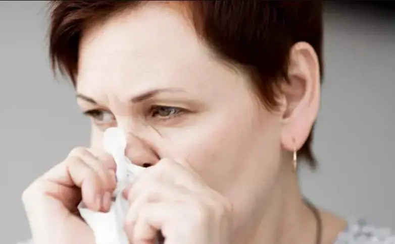  Imagen de una mujer congestionada 
