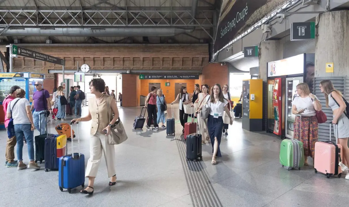  El programa 'Verano Joven' supera los 150.000 viajes en siete d&iacute;as y casi 100.000 j&oacute;venes ya usan su c&oacute;digo 