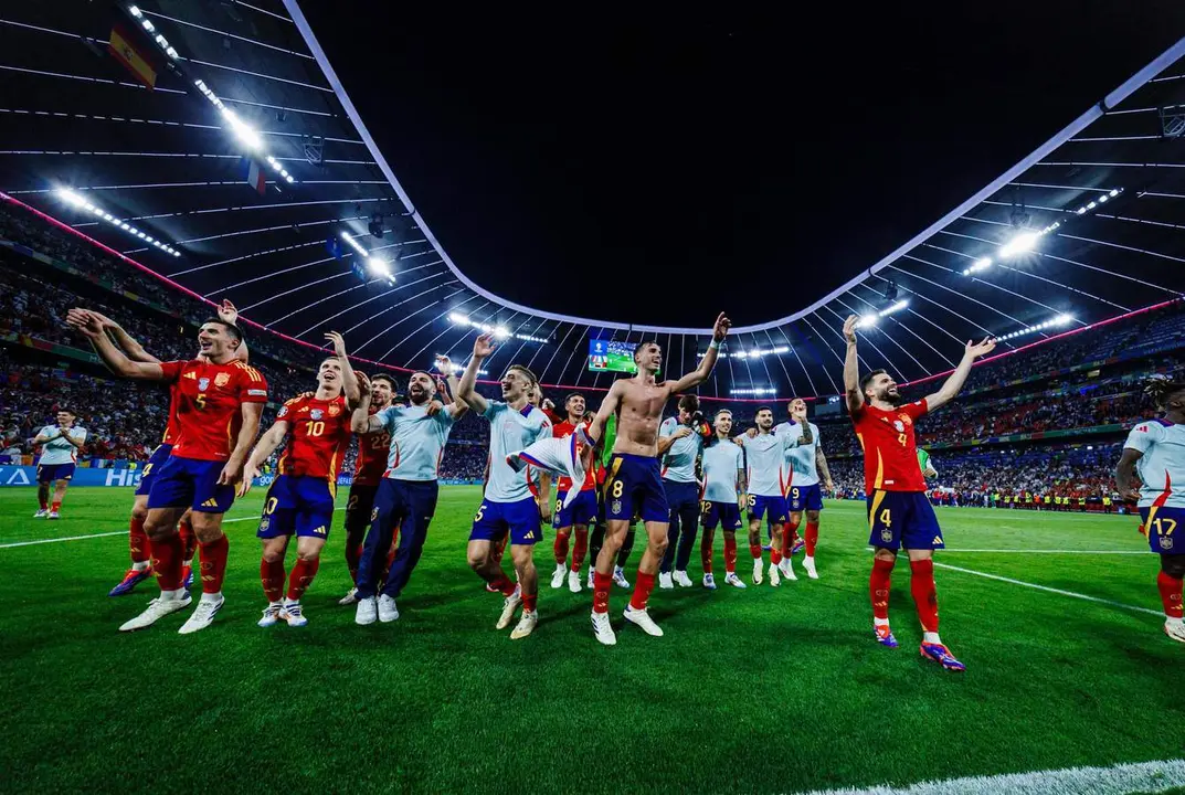  Espa&ntilde;a celebrando su pase a la final 