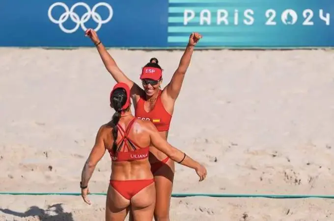  La pareja espa&ntilde;ola de Liliana Fern&aacute;ndez y Paula Soria celebran un punto en los Juegos Ol&iacute;mpicos de Par&iacute;s 2024 | EP 