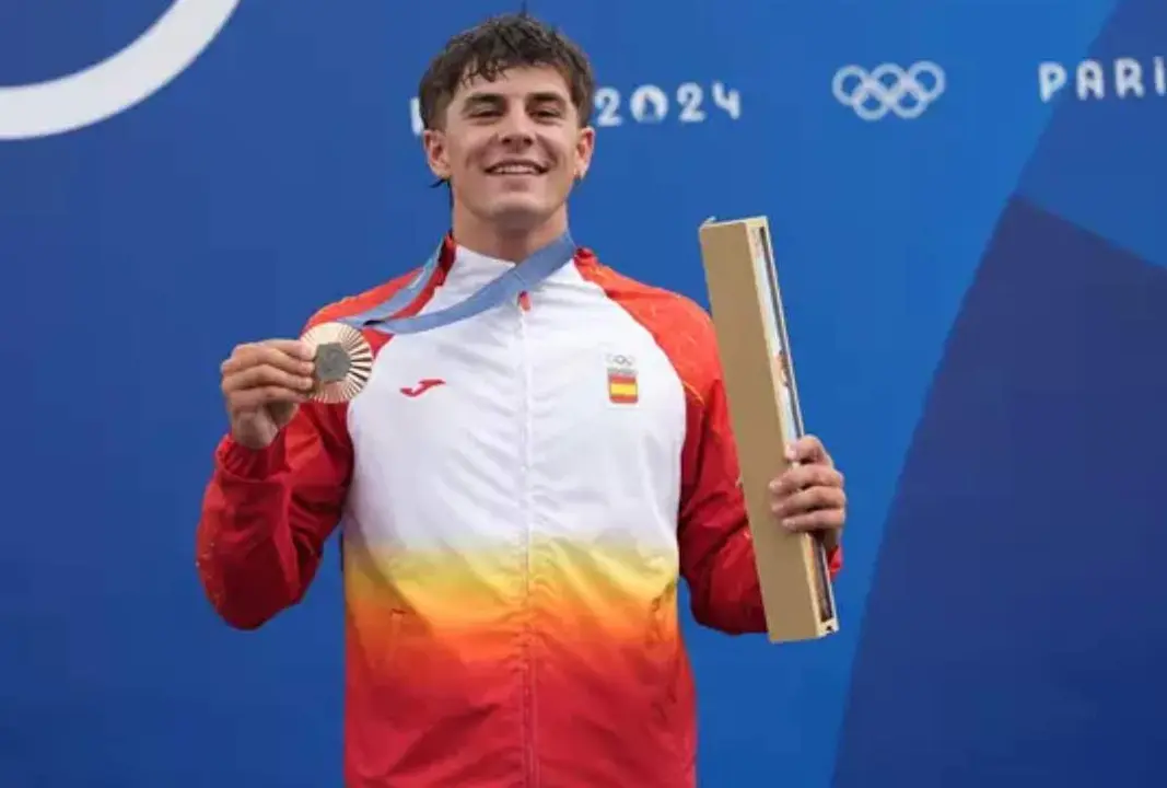  El piraguista espa&ntilde;ol Pau Echaniz, bronce en los Juegos de Paris 2024.<br>- COE 