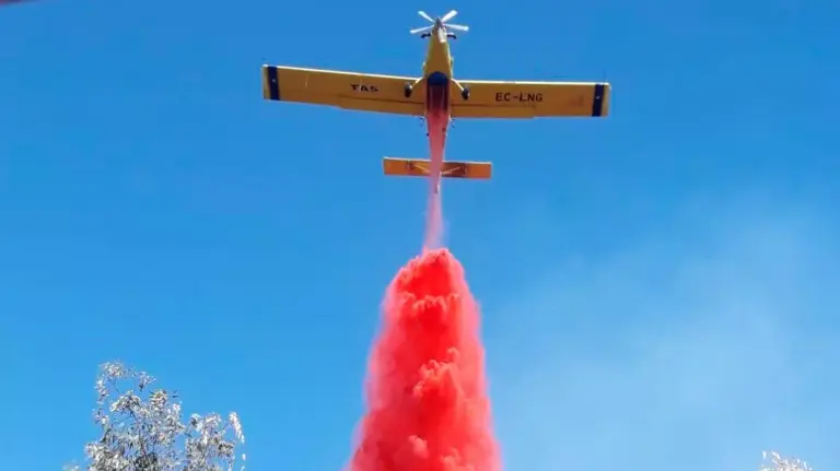  Avioneta del Infoca apagando un incendio 