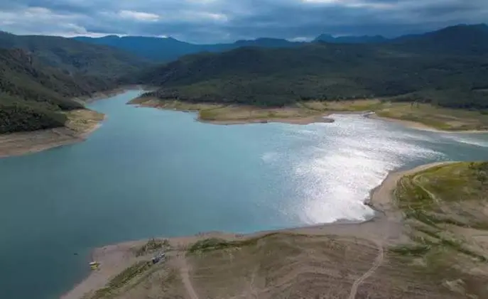  Vista a&eacute;rea del pantano Darnius-Boadella, a 30 de julio de 2023, en Darnius, Girona, Catalu&ntilde;a (Espa&ntilde;a).<br>- Lorena Sop&ecirc;na - Europa Press 