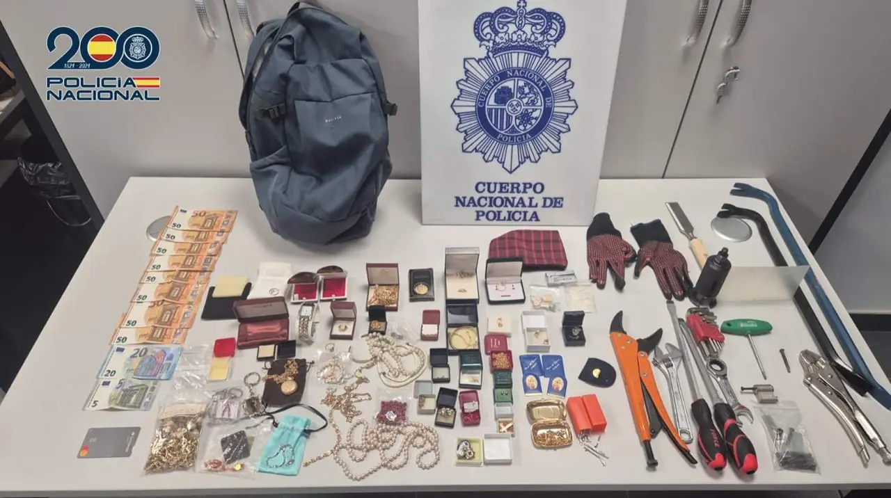  Efectos intervenidos a dos personas tras ser sorprendidas in fraganti robando en un domicilio de Cuenca - POLIC&Iacute;A NACIONAL | EP 