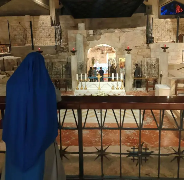  Una religiosa reza en la Basilica de la Anunciaci&oacute;n, en Nazaret (Israel) - EUROPA PRESS 