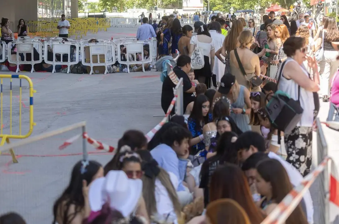  Ambiente previo a la primera de las dos actuaciones de Taylor Swift en el Santiago Bernab&eacute;u, a 29 de mayo de 2024, en Madrid (Espa&ntilde;a). - Eduardo Parra - Europa Press 