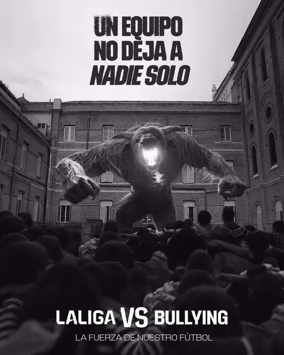  Cartel de la campa&ntilde;a de LaLiga 'Un equipo no deja a nadie solo' 