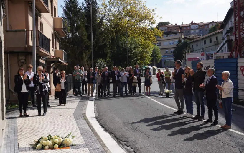  San Sebasti&aacute;n Coloca Dos Placas En Memoria De Los Guardias Civiles Antonio Pastor Y Mois&eacute;s Cordero - AYUNTAMIENTO DONOSTIA / EP 